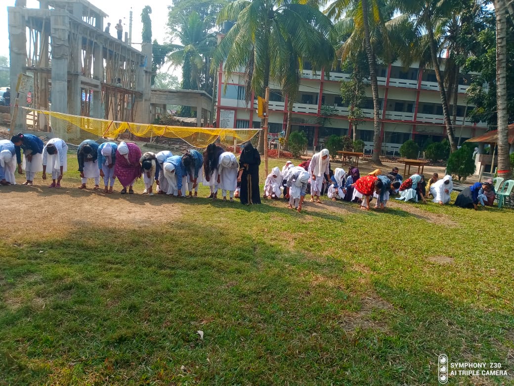 কলেজ ক্যাম্পাস পরিষ্কার-পরিচ্ছন্নতা অভিযান
